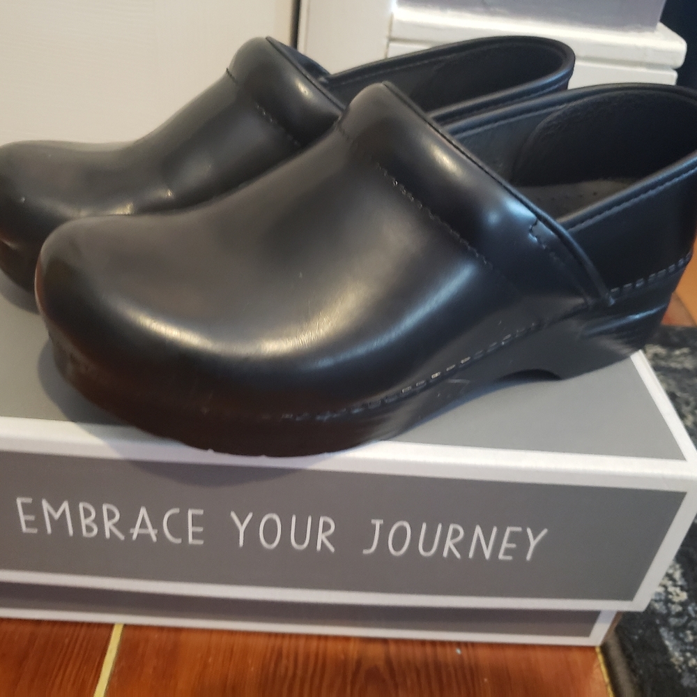 Womens Dansko shoes